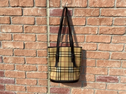 BURBERRY バーバリーのノバチェック