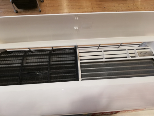 壁掛けエアコンのSHARP