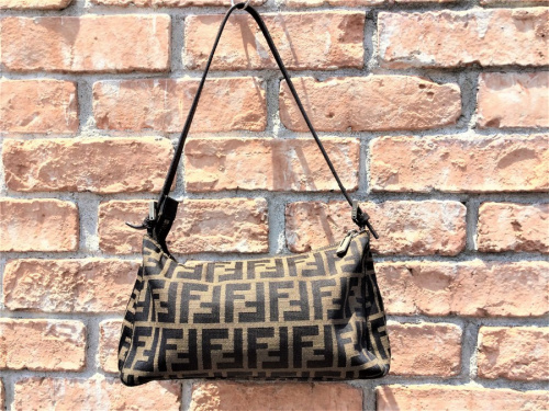 バッグ　ポーチのFENDI　フェンディ