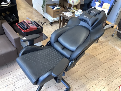 中古　ゲーミングチェアのリクライニングチェア