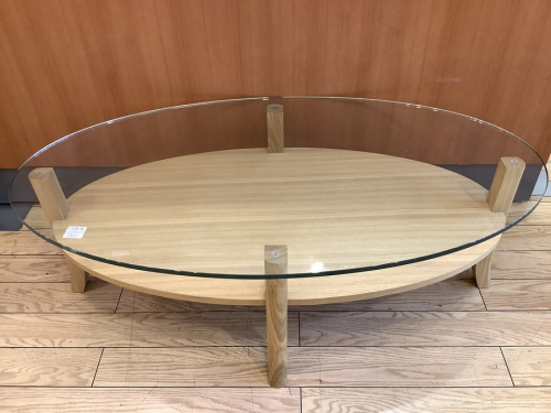 家具のテーブル