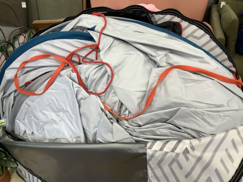 ポップアップテントのQuechua