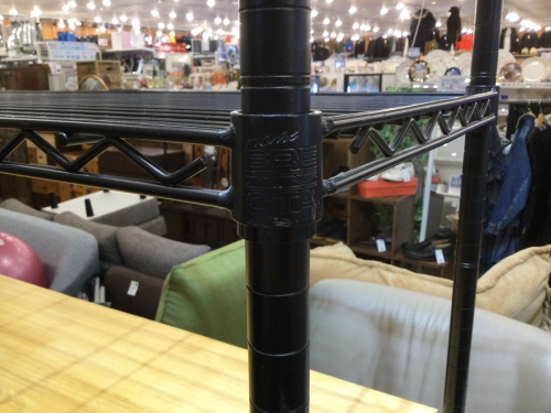 万能収納のメタルラック