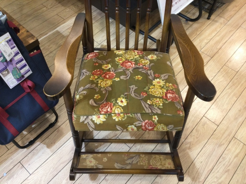 ロッキングチェアのMIKAWA