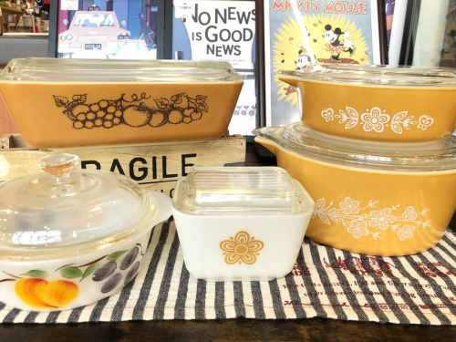 テーブルウェアのレトロ食器