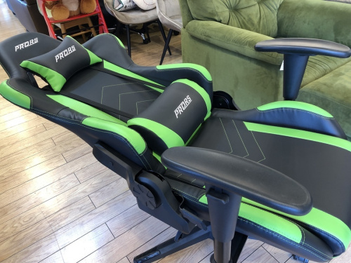 イスのゲーミングチェア