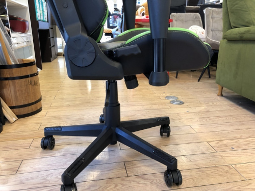 ゲーミングチェアのチェア