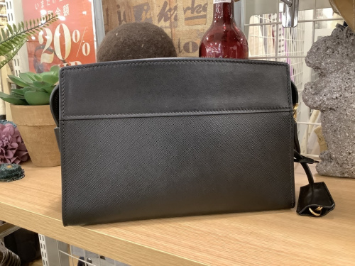 ショルダーバッグのPRADA