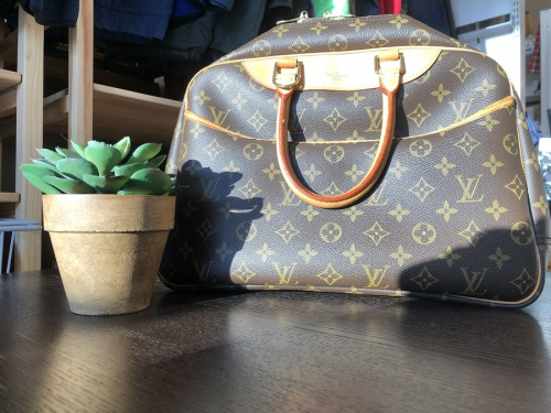 ブランド・ラグジュアリーのLOUIS VUITTON