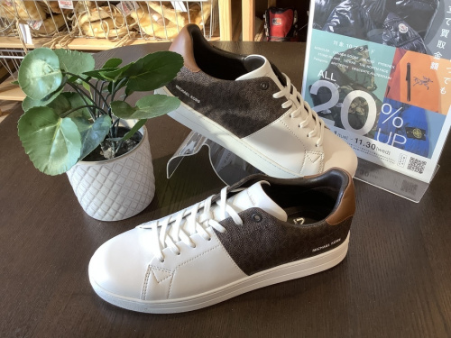 スニーカーのMICHAEL KORS