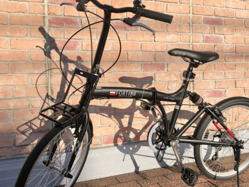 スポーツ用品の自転車