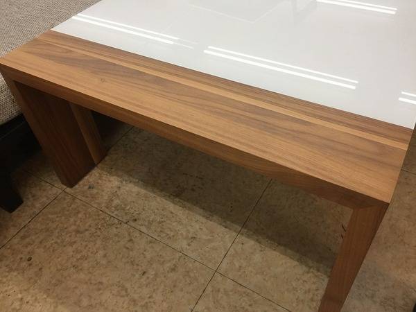 ヨーロッパNO.1家具、hulsta（ヒュルスタ）のガラスローテーブルが新