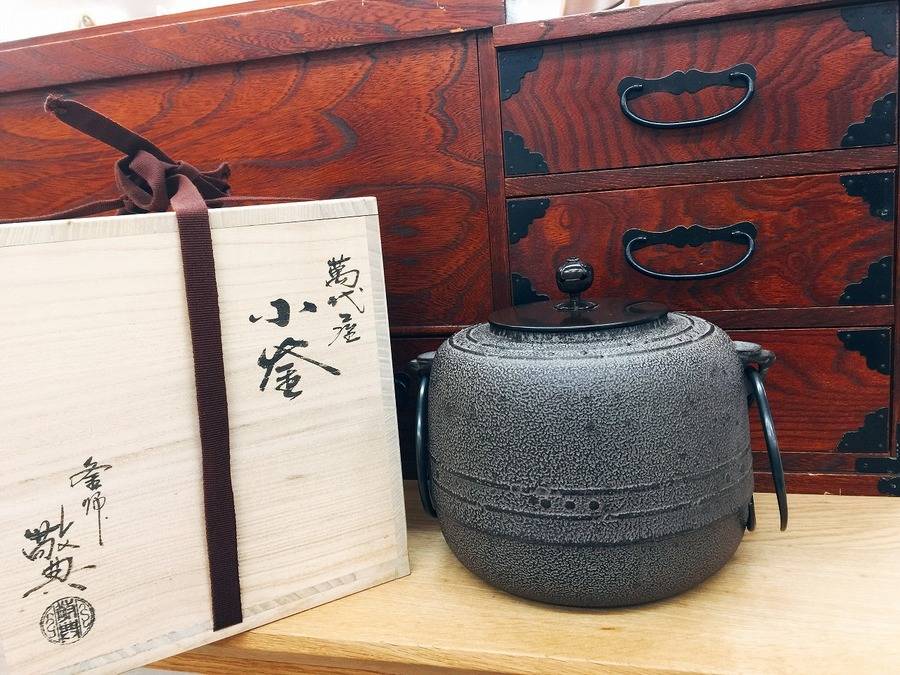 利休好万代屋釜 高橋 敬典 作 ※箱付き 人間国宝】高橋敬典作 利休万代屋釜が新入荷致しました！！【上福岡店