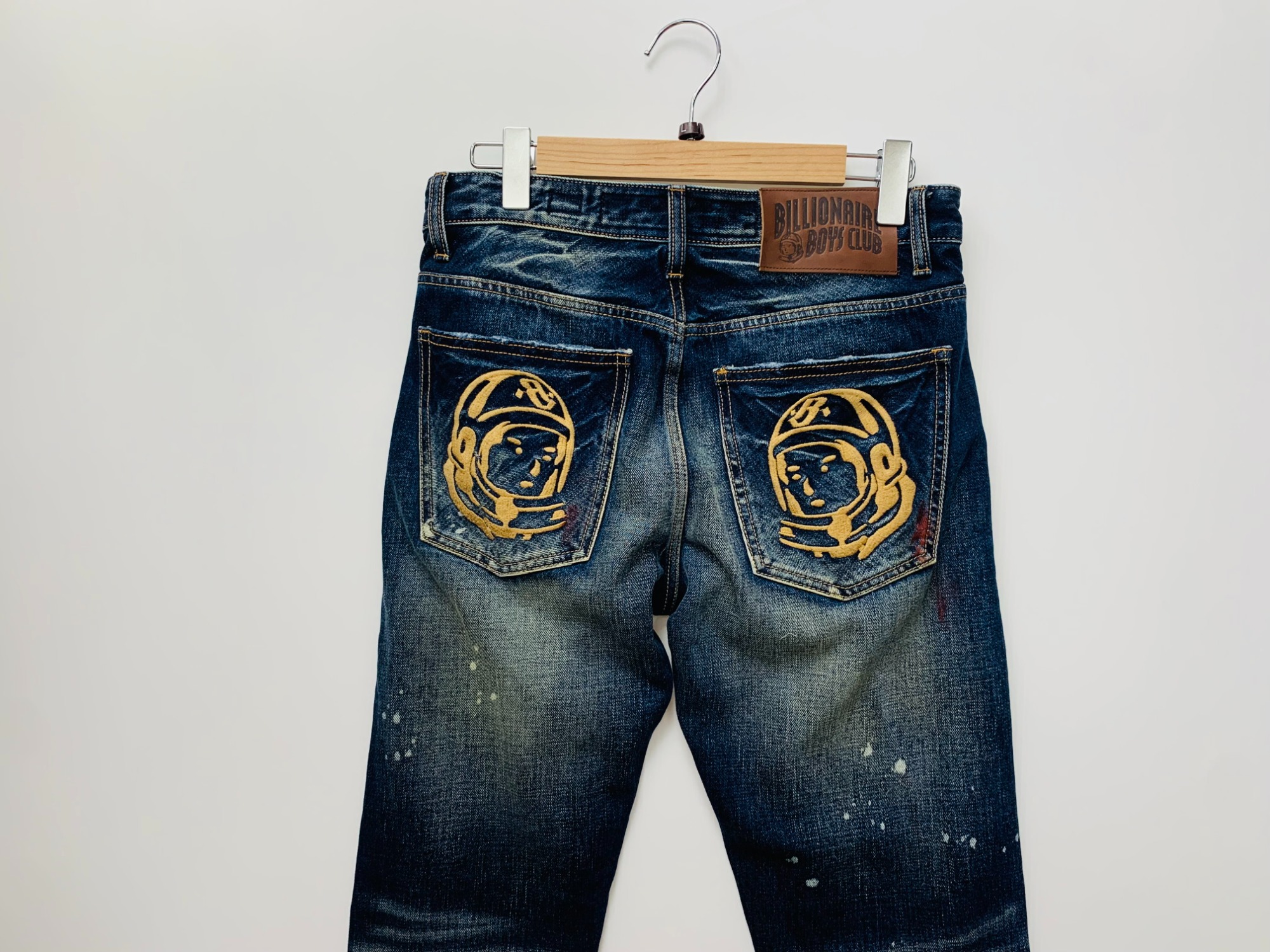 ダメージがポイント！BILLIONAIRE BOYS CLUBのデニムジーンズのご紹介