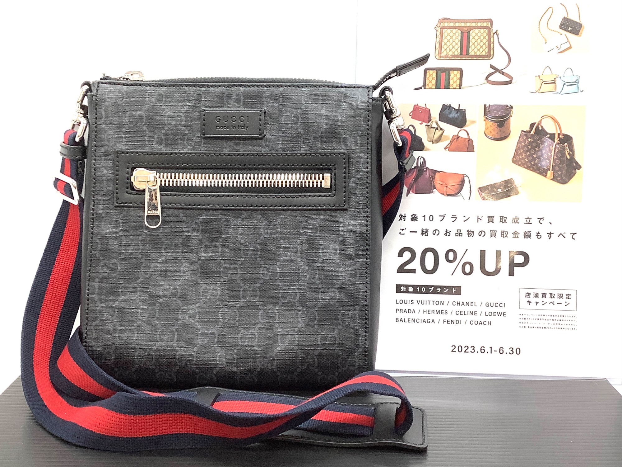 【送料関税込】GUCCI GG スモール メッセンジャー バッグ GG Black small messenger bag in black GG Supreme | GUCCI® US