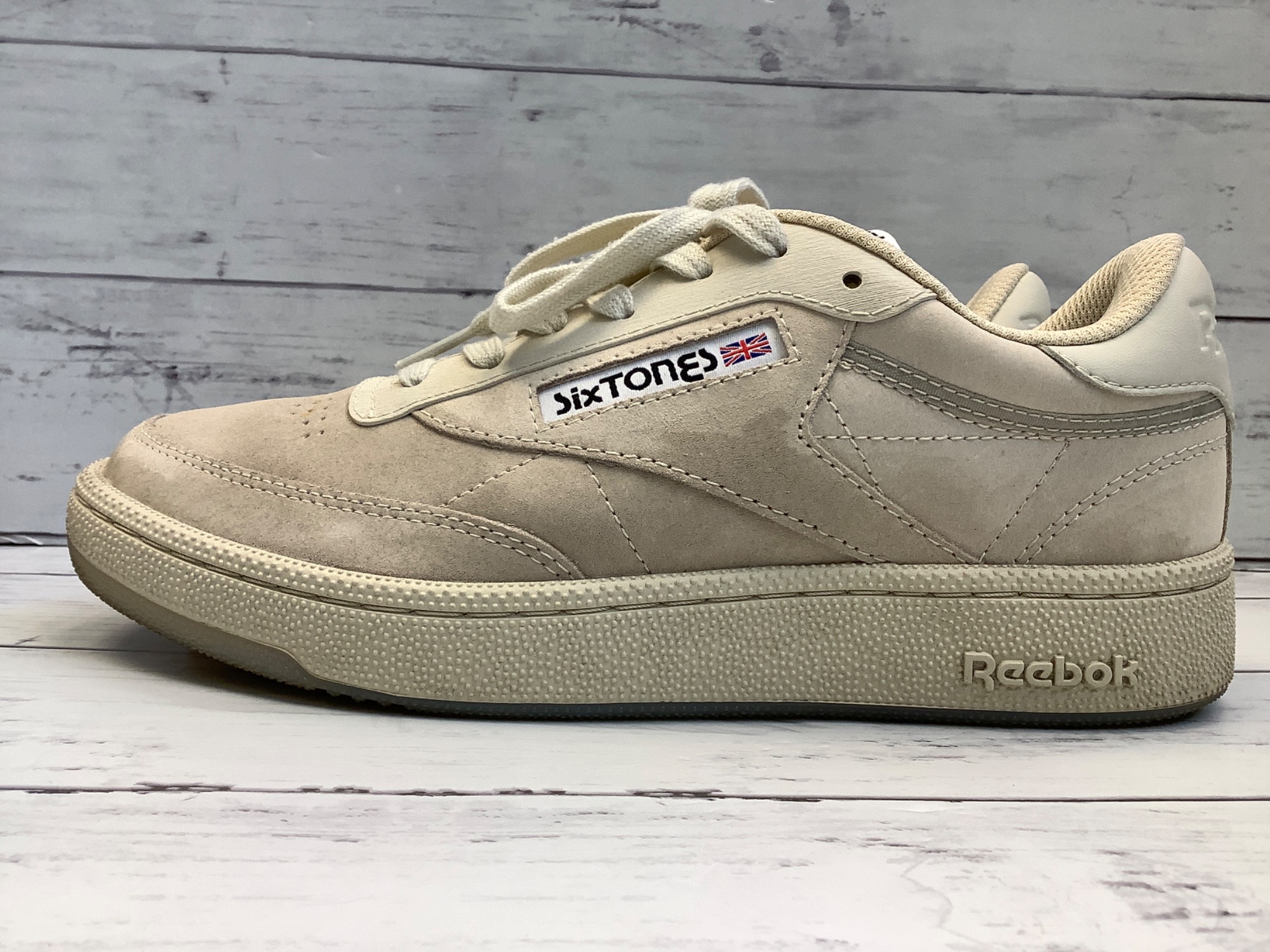 REEBOK×SixTONES(リーボック×ストーンズ)のローカットスニーカー