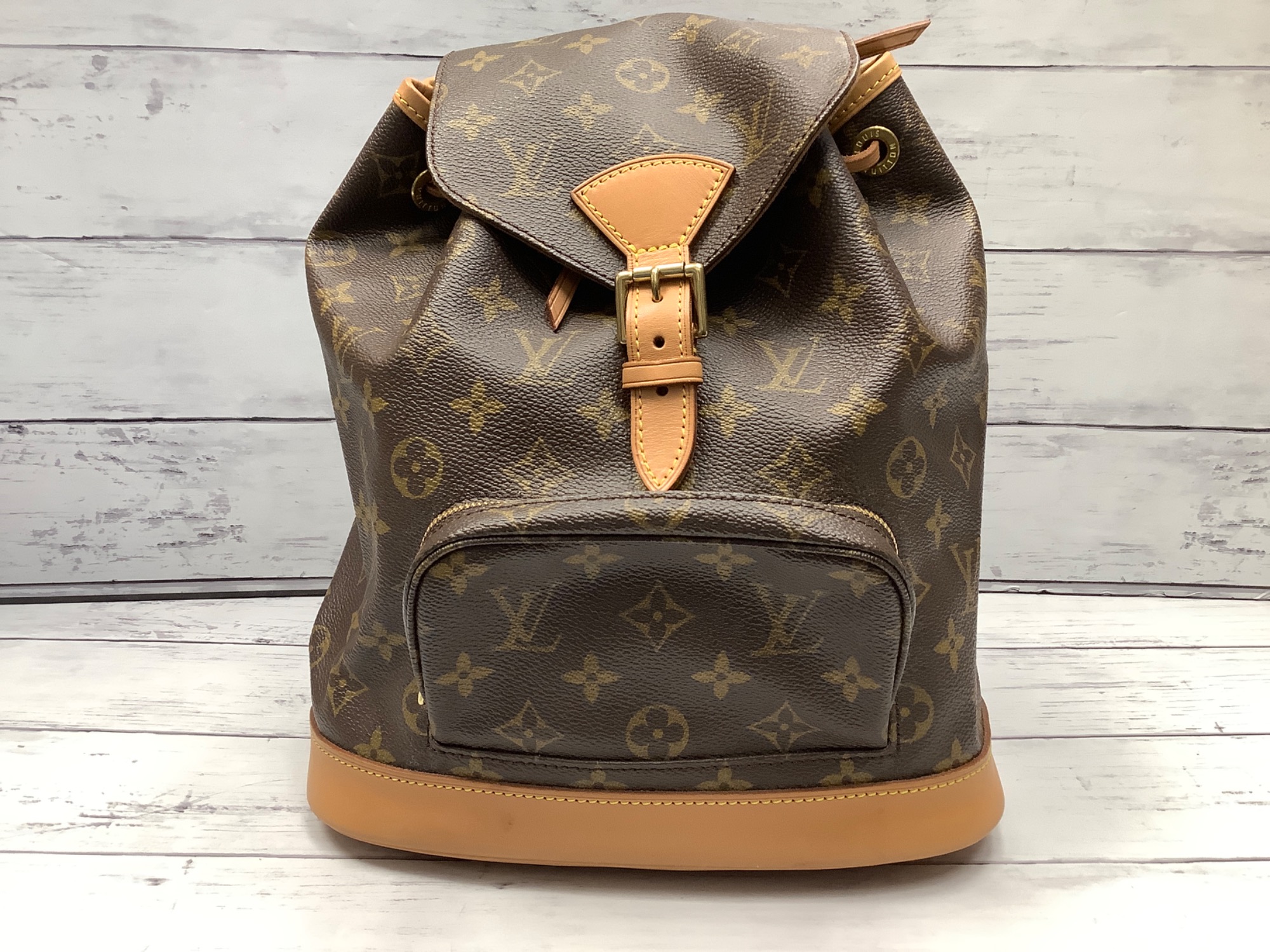 LOUIS VUITTON モンスリMM 廃盤品 LOUIS VUITTON(ルイ ヴィトン)のリュック モンスリMM が買取入荷