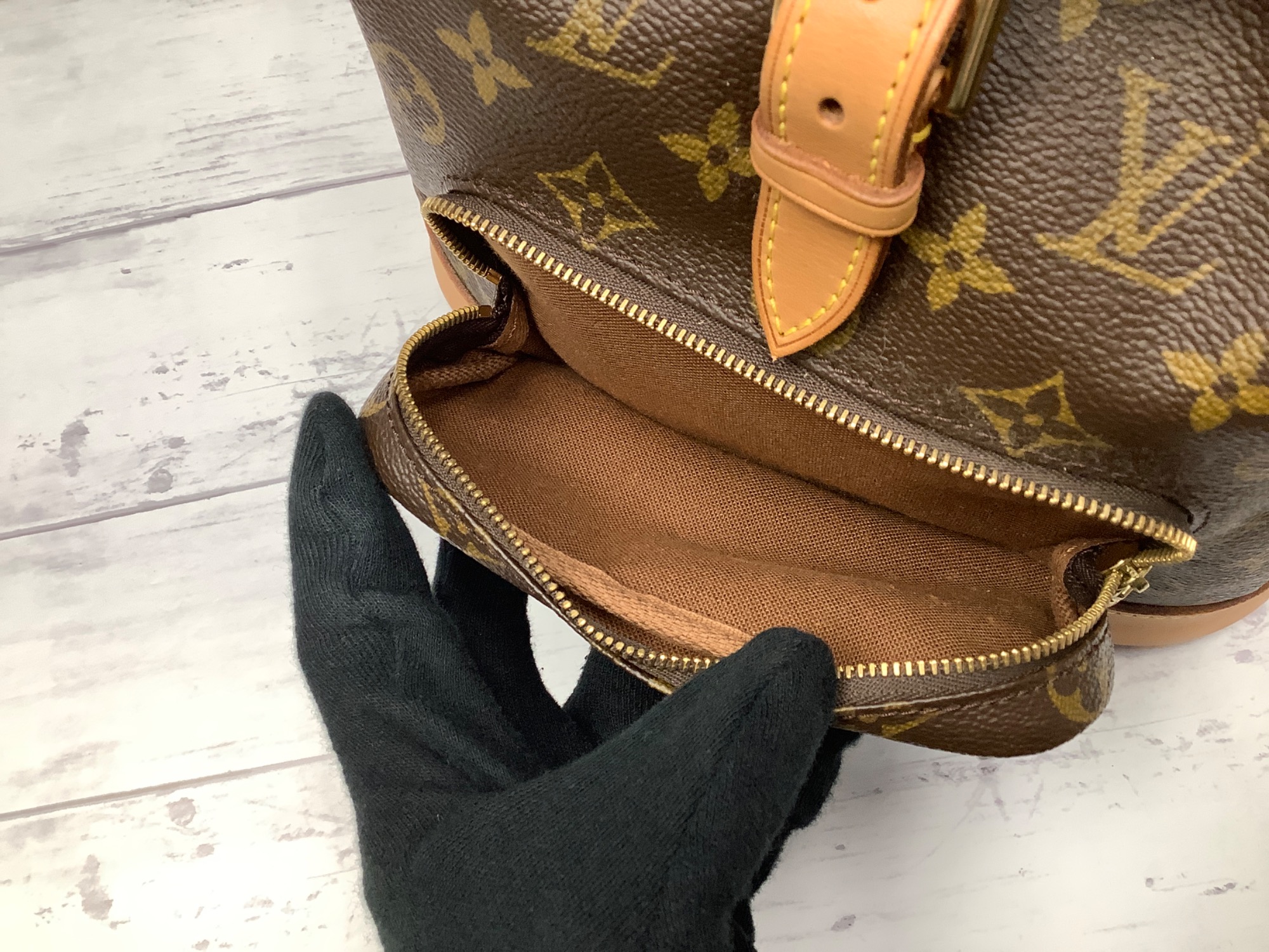 LOUIS VUITTON(ルイ ヴィトン)のリュック モンスリMM が買取入荷