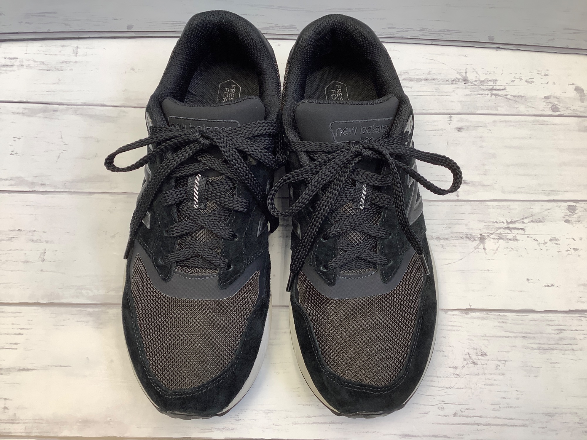 極美品 25㎝◎new balance ニューバランス スニーカー 黒 金 NEW BALANCE(ニューバランス)スニーカーが買取入荷いたしました