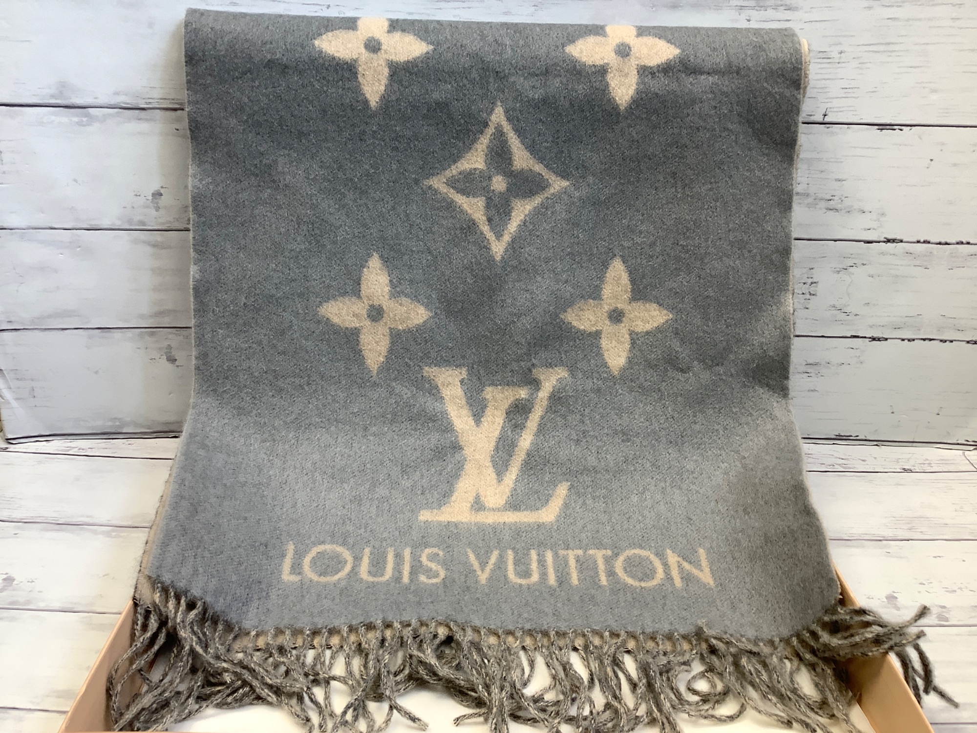 LOUIS VUITTON(ルイ ヴィトン)のマフラー エシャルプ
