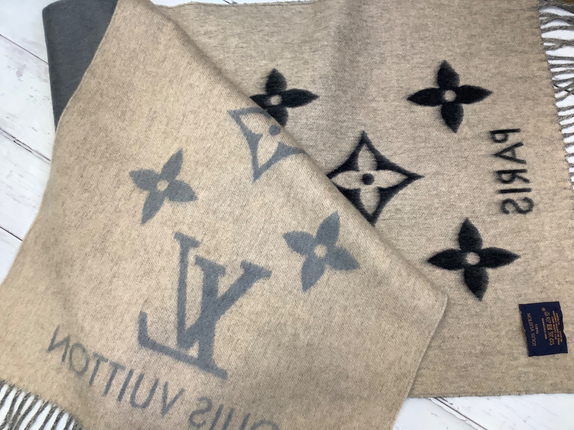 LOUIS VUITTON(ルイ ヴィトン)のマフラー エシャルプ
