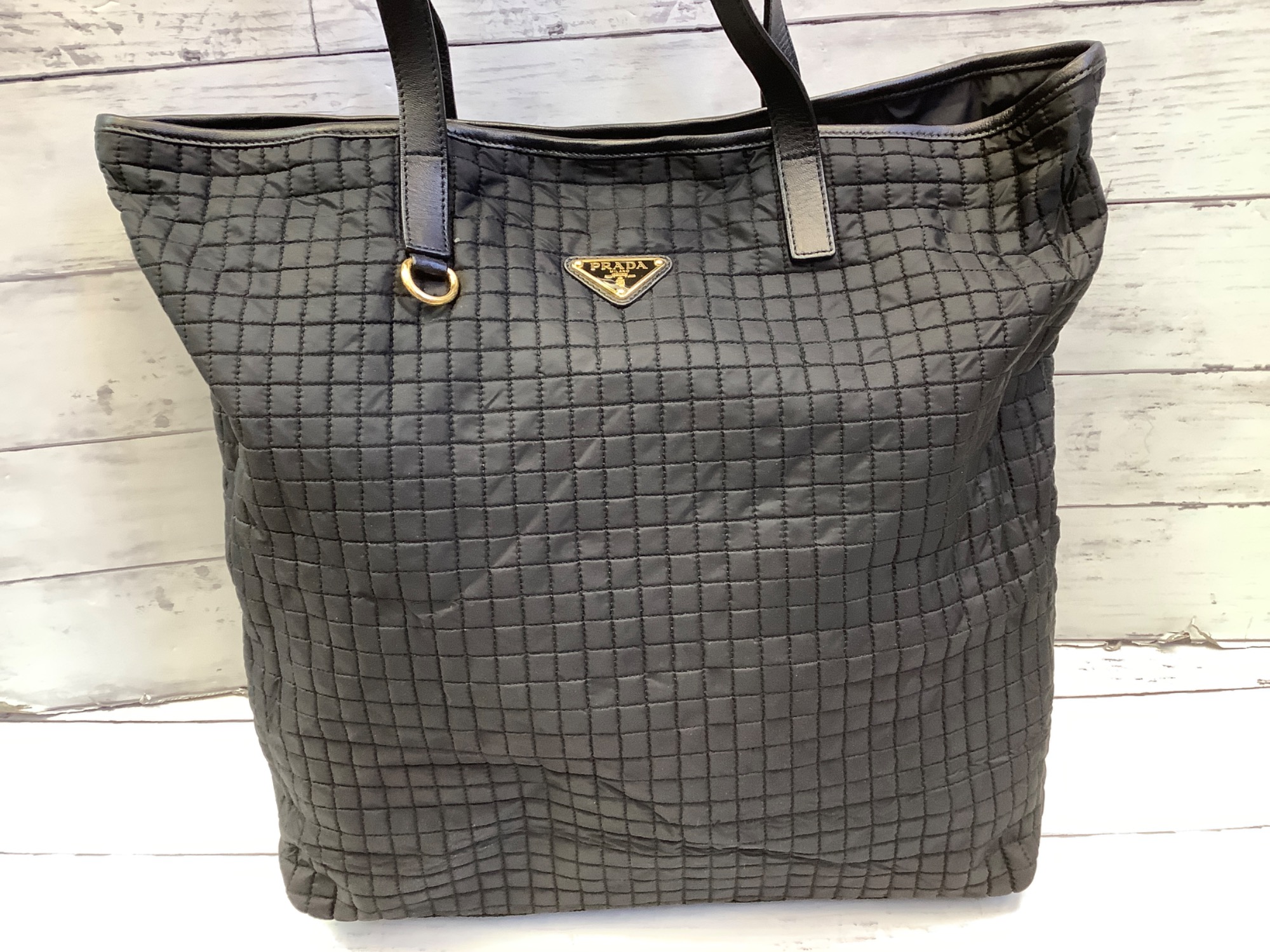 PRADA(プラダ)のキルティングトートバッグが買取入荷致しました