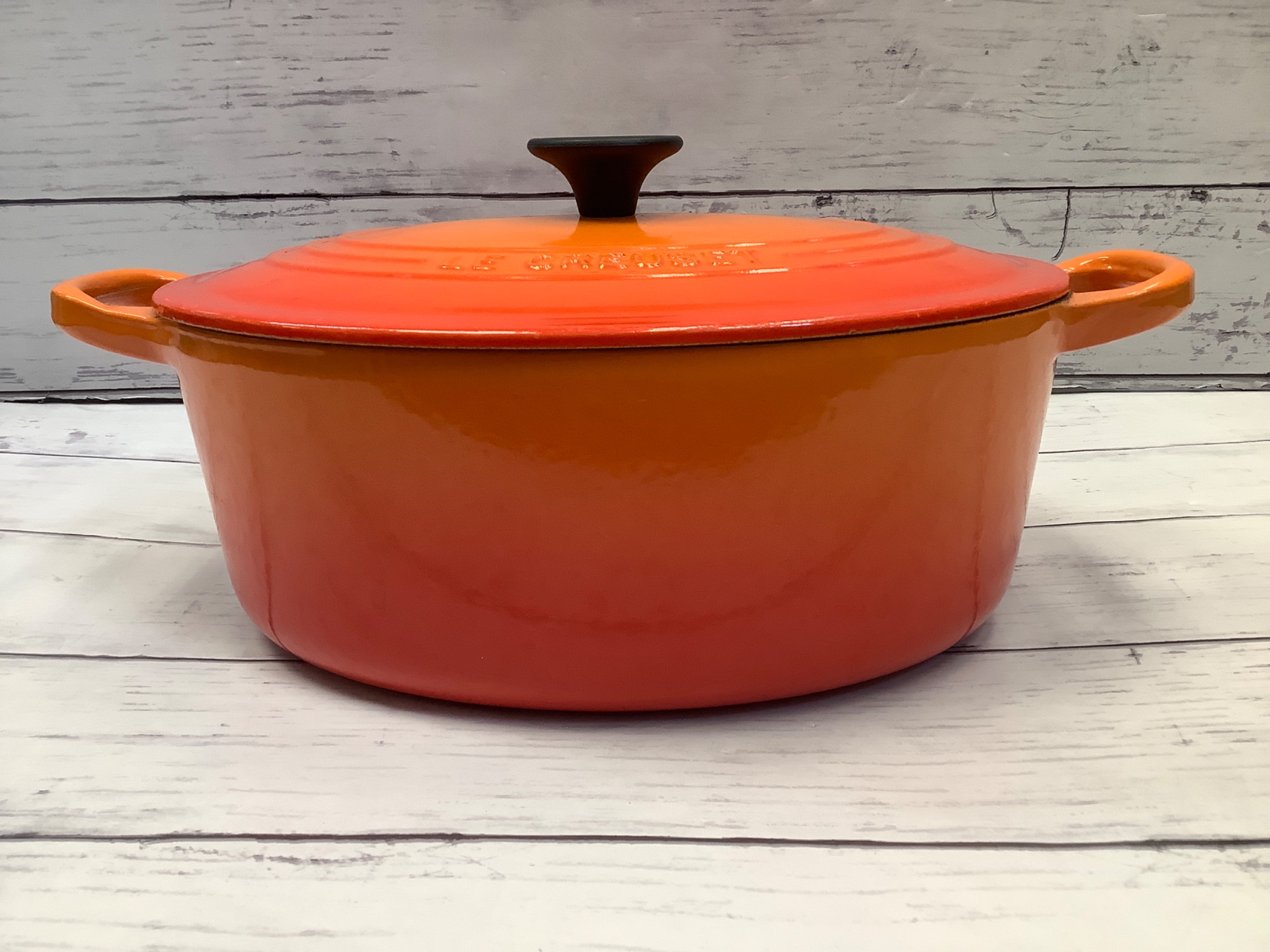 LE CREUSET(ル・クルーゼ)の両手鍋 ココット・オーバルのご紹介です