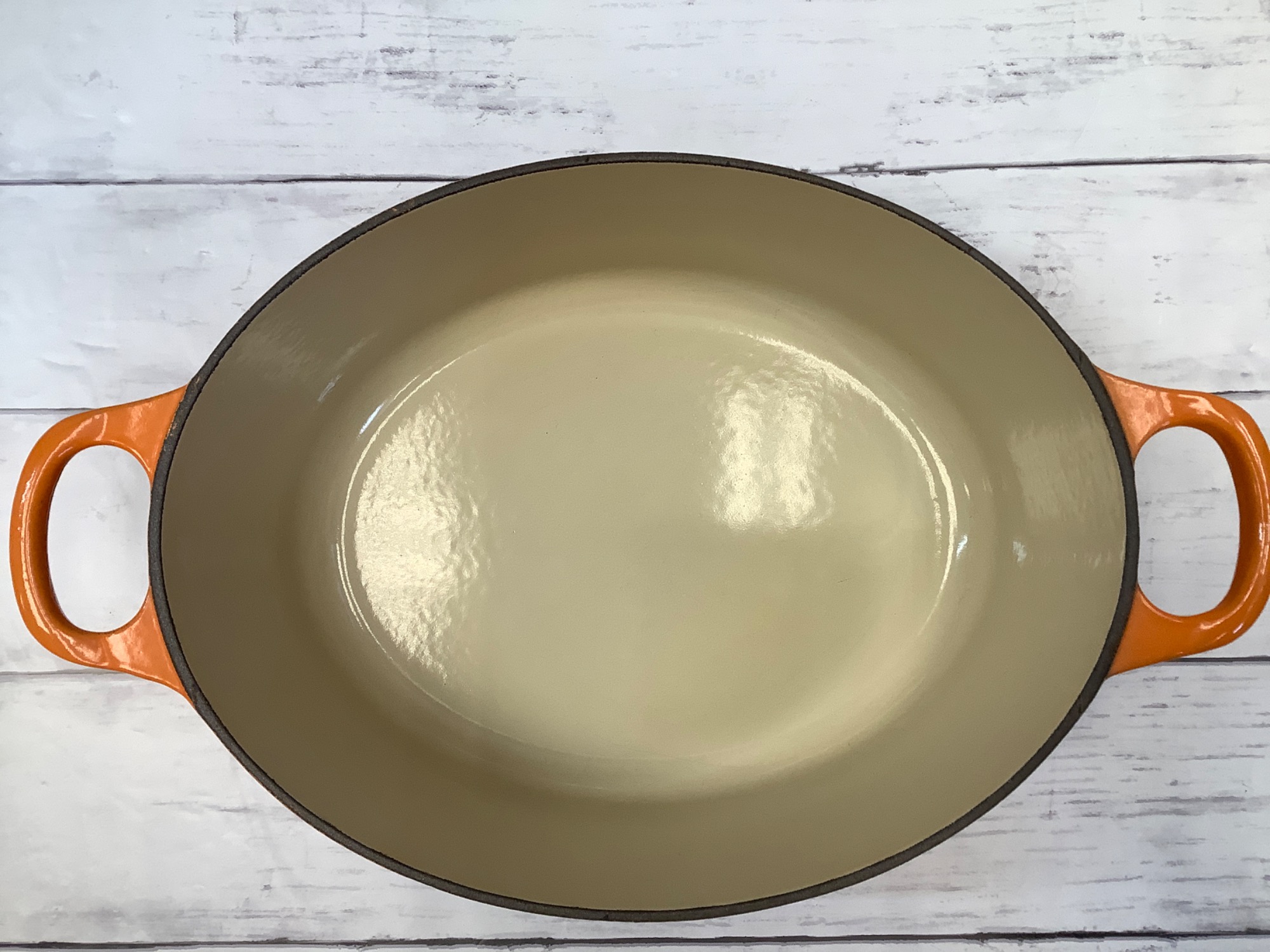 LE CREUSET(ル・クルーゼ)の両手鍋 ココット・オーバルのご紹介です