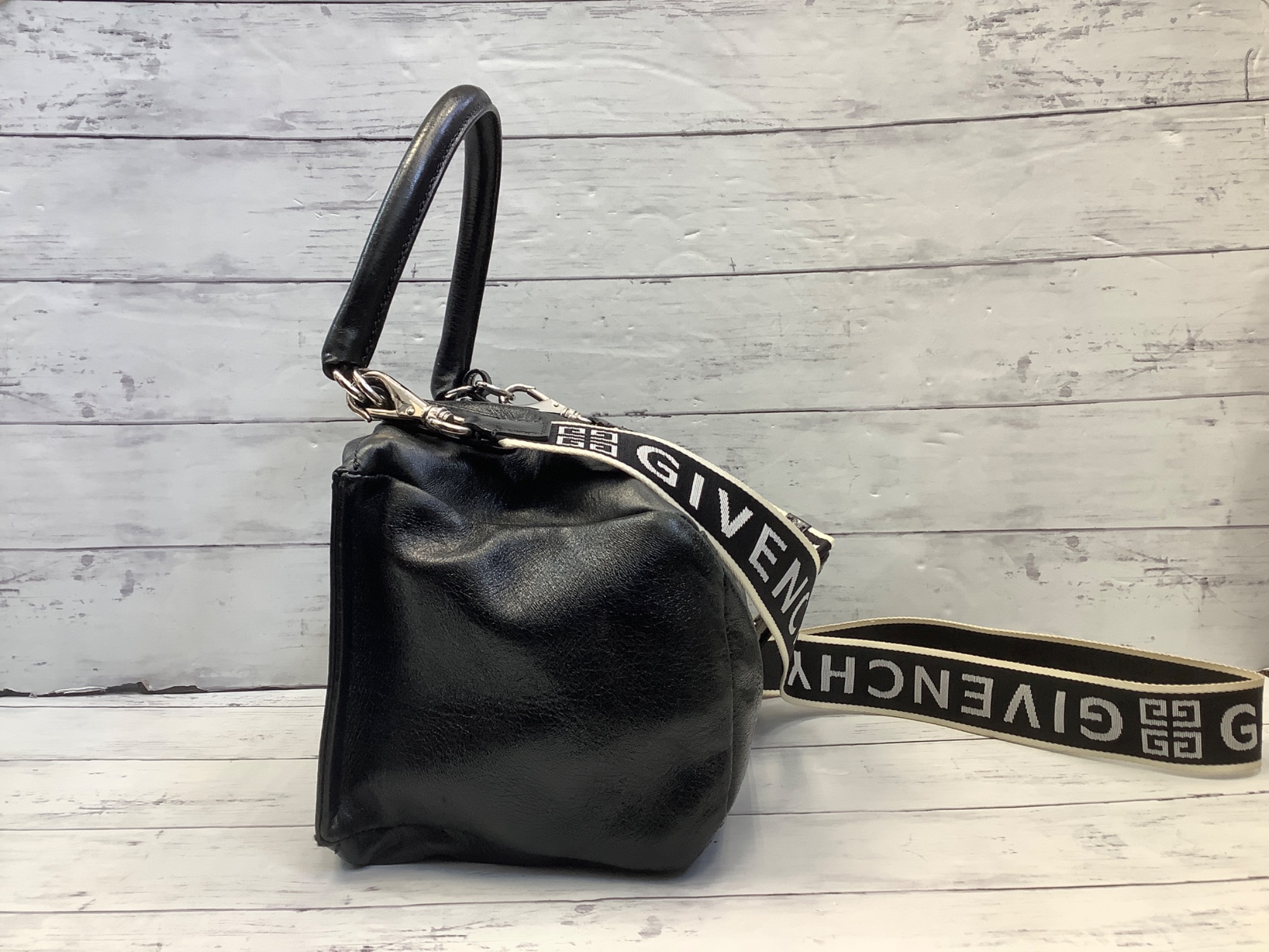 GIVENCHY 2WAYバッグ パンドラ EF G0119 GIVENCHY(ジバンシィ)の2WAYバッグ パンドラが買取入荷致しました