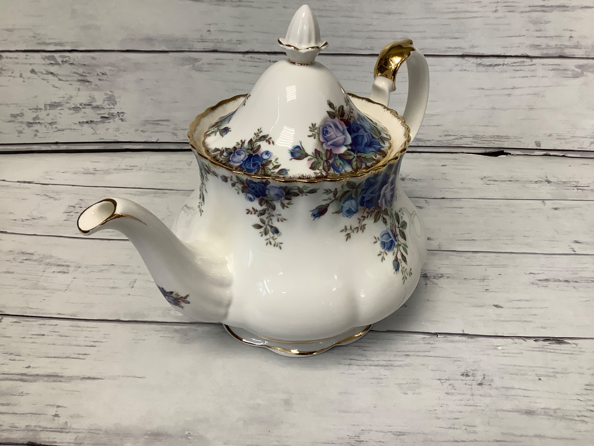 ROYAL ALBERT / ロイヤルアルバート】ティーポット｜穏やかなお茶の