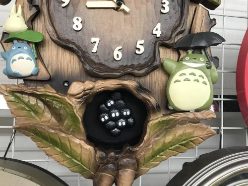 掛け時計のとなりのトトロ