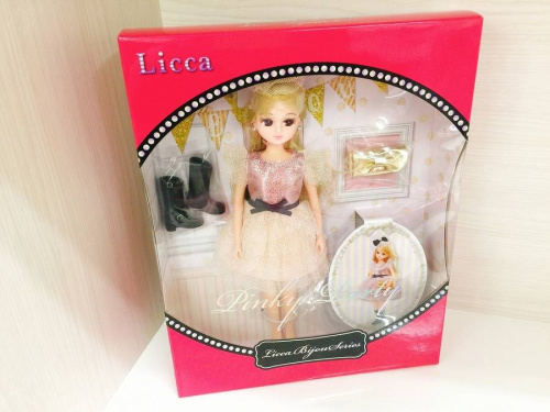 フィギュアのリカちゃん