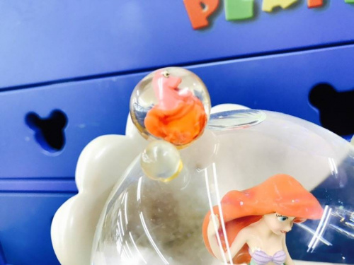 オルゴールのスノーグローブ