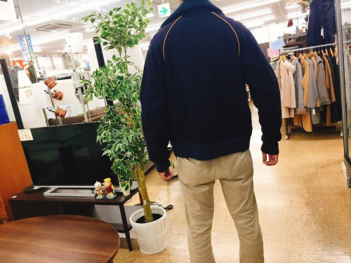 ブルゾンのadidas（アディダス）