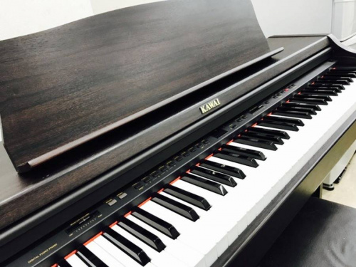 電子ピアノの河合楽器