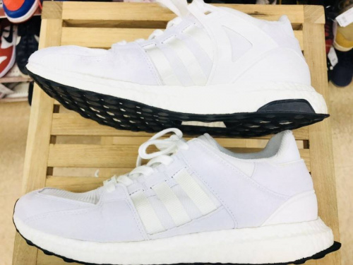 スニーカーのadidas originals