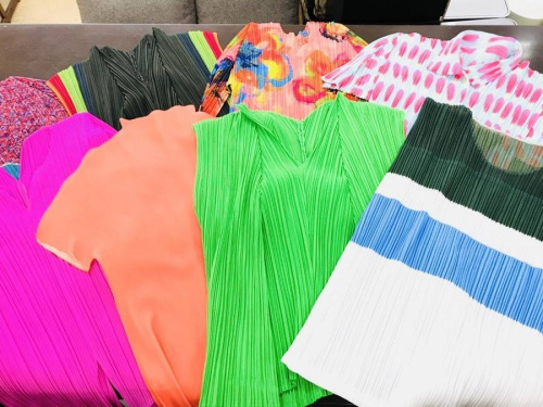 PLEATS PLEASEのイッセイミヤケ