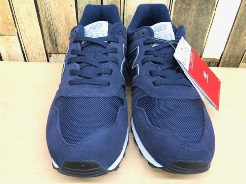 スニーカーのニューバランス