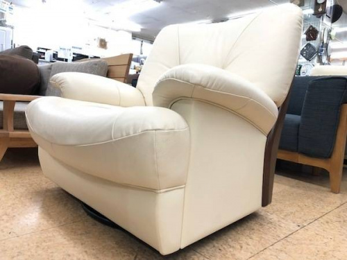 ソファのカリモク