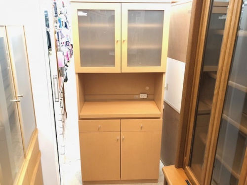家具のカップボード