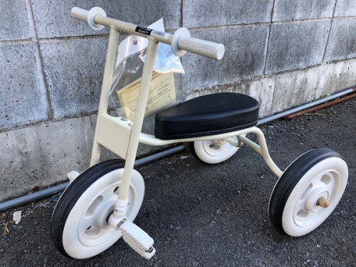 乗用玩具の自転車