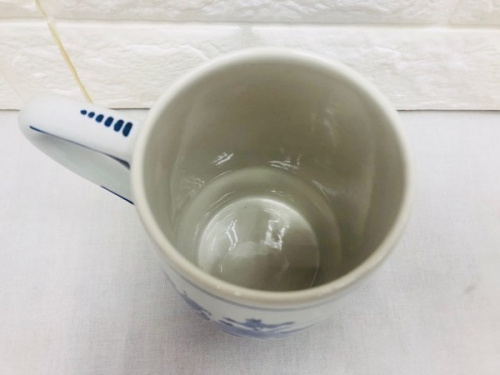洋食器のマグカップ