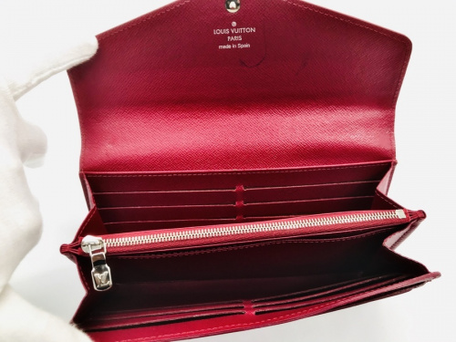 長財布のLOUIS VUITTON