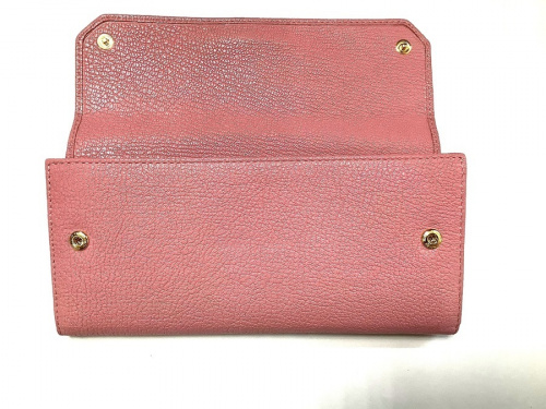 長財布のMIU MIU