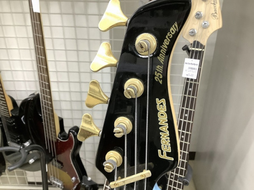 エレキベースのFERNANDES