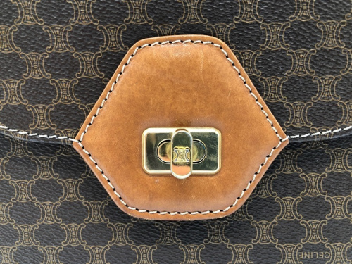 ショルダーバッグのCELINE