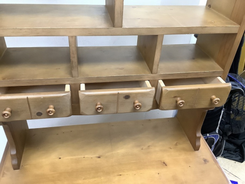 カントリー調オープンキッチンボードのシェルフ・引き出し付