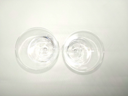 ガラスのペアワイングラス