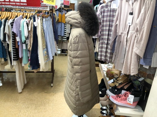 ファー付きフーディリバーシブルダウンコートのTATRAS