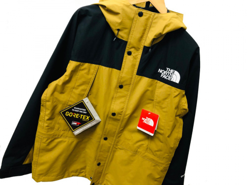 トップスのジャケット